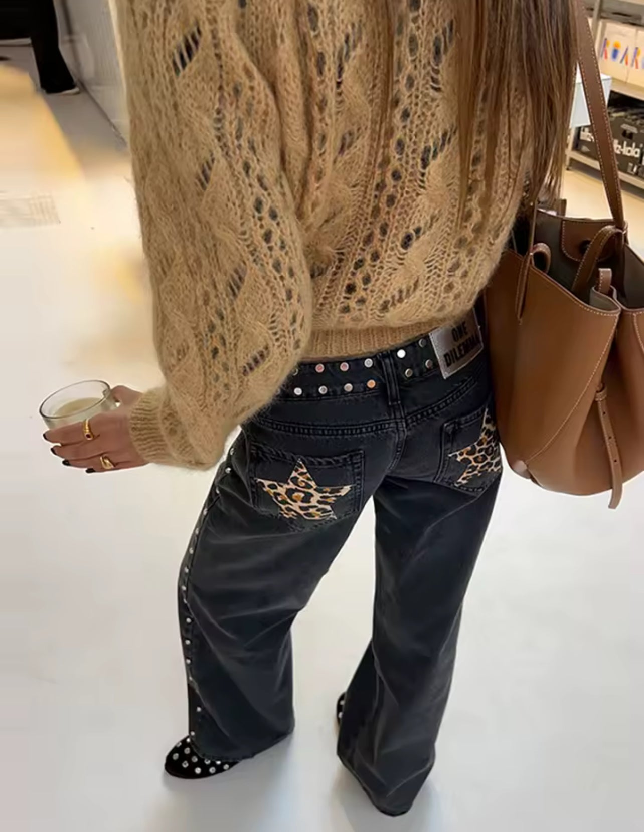 Femme jeans noir avec étoile léopard