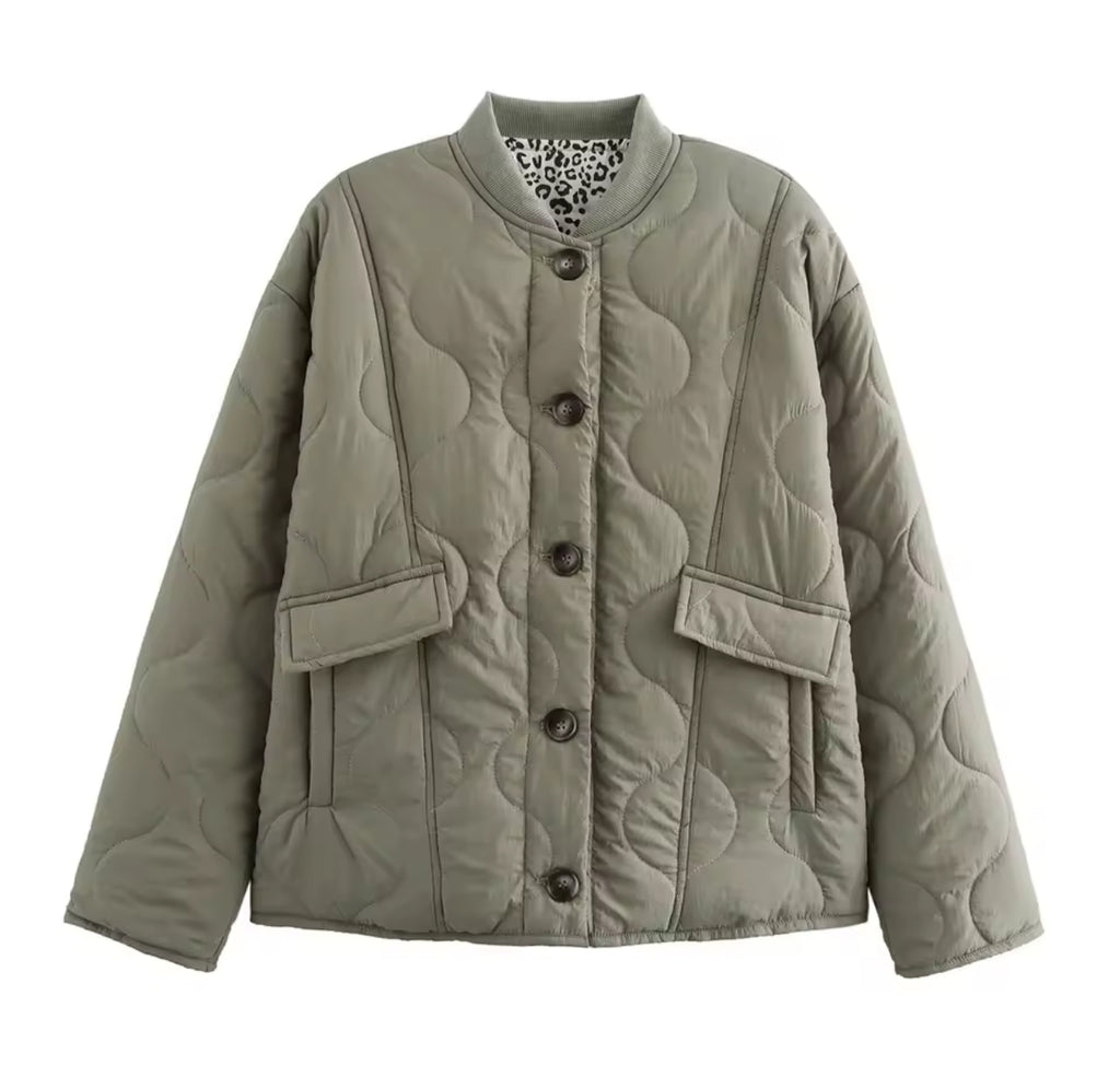 Femme veste verte léopard