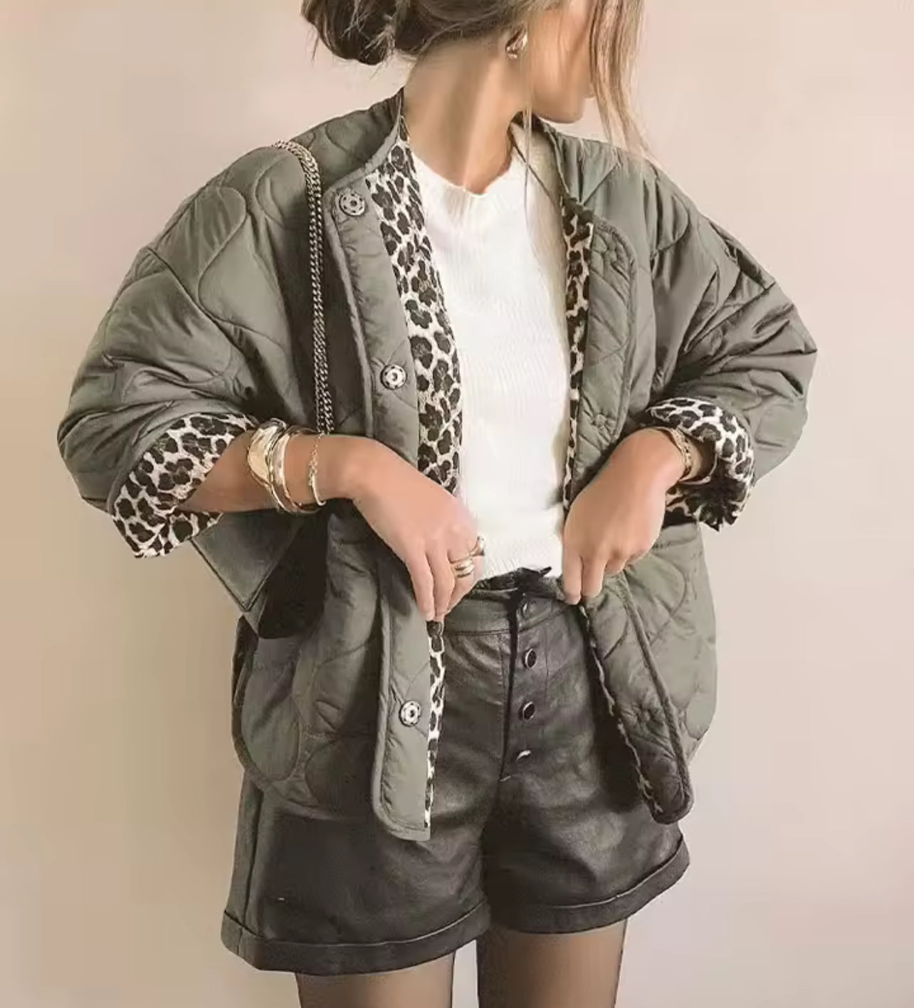 Femme veste verte léopard