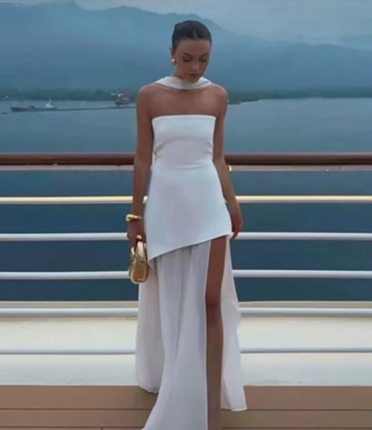 Femme robe blanche ala