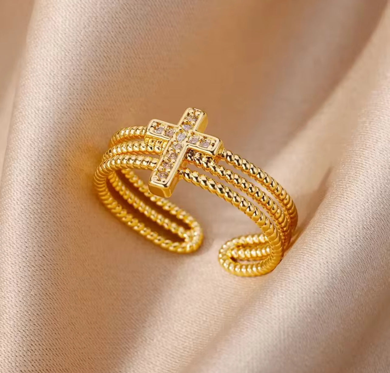 Bijoux bague dorée avec une  croix 5