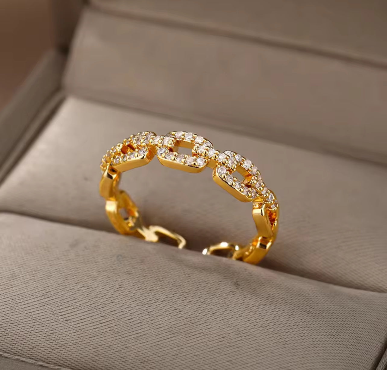 Bijoux bague doré torsadé avec cristaux blanc Solene 3