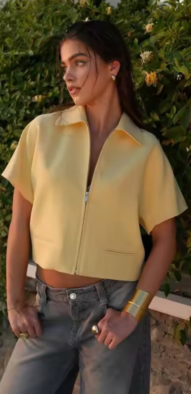 Femme petite veste